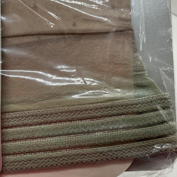 Vintage Thigh High Stockings Beige New in Package SEALED - Picture 4 of 6